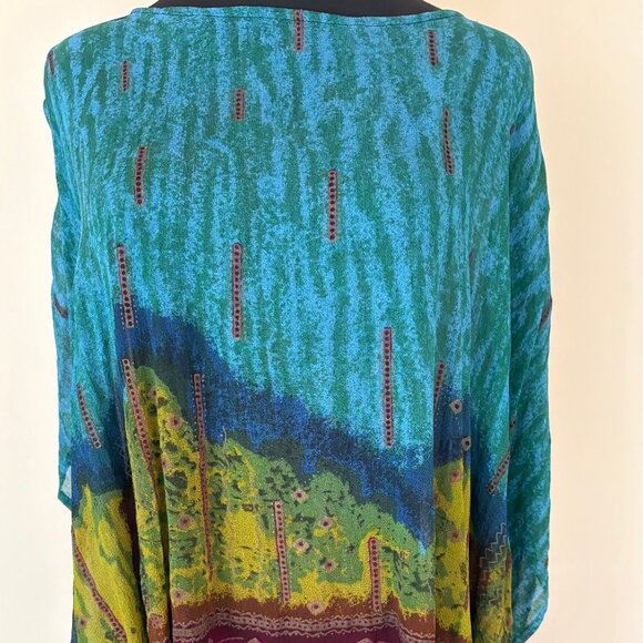 The Pyramid Collection Asymmetrical Crinkle Multicolor Textured Tunic One Size - Picture 6 of 12
